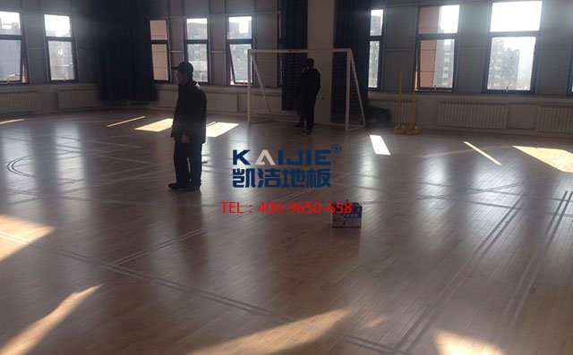 柞木地板和橡木地板一樣？別傻傻分不清楚——?jiǎng)P潔地板